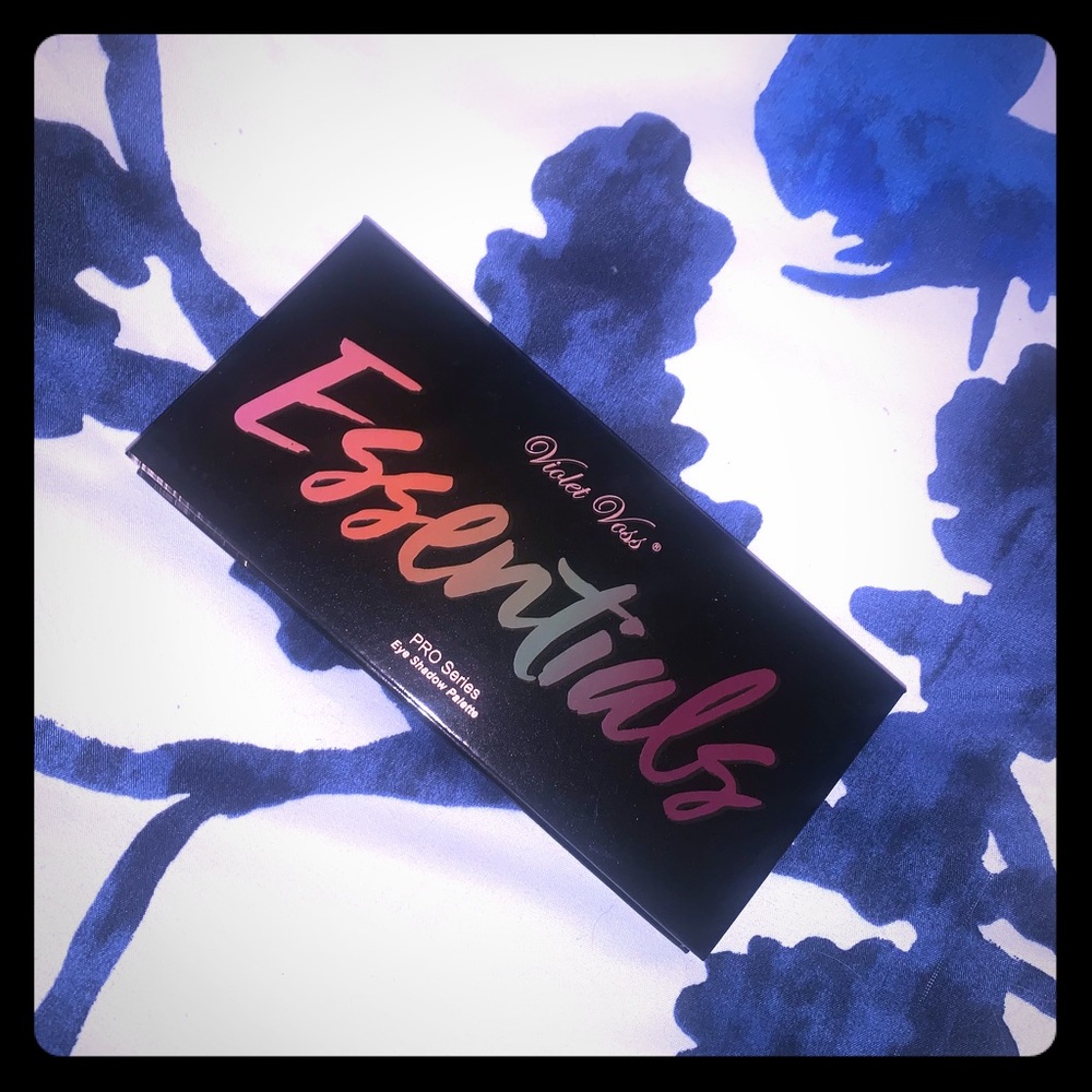 Violet Voss Essentials eyeshadow palette